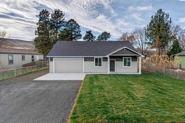 307 6th St, Benton City, WA 99320