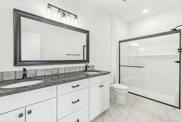 307 6th St, Benton City, WA 99320