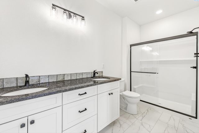 307 6th St, Benton City, WA 99320