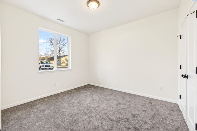 307 6th St, Benton City, WA 99320