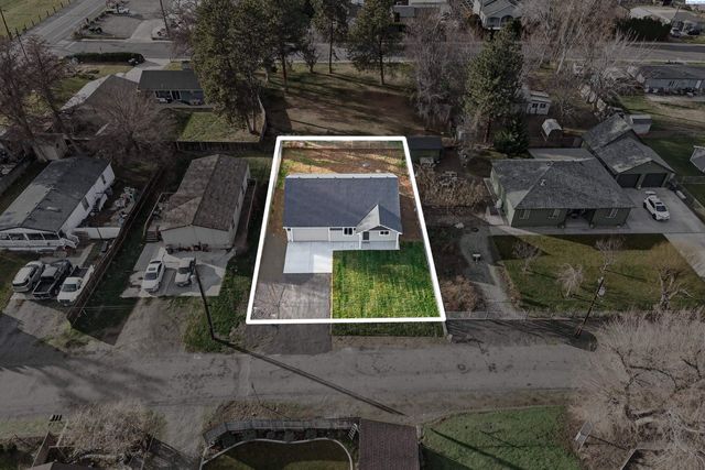 307 6th St, Benton City, WA 99320