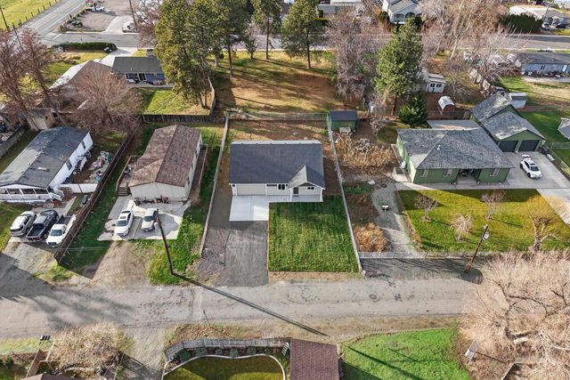 307 6th St, Benton City, WA 99320