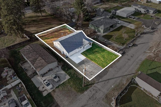 307 6th St, Benton City, WA 99320