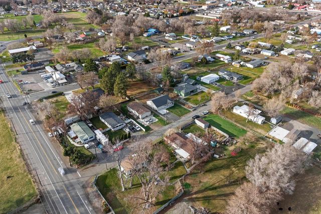 307 6th St, Benton City, WA 99320