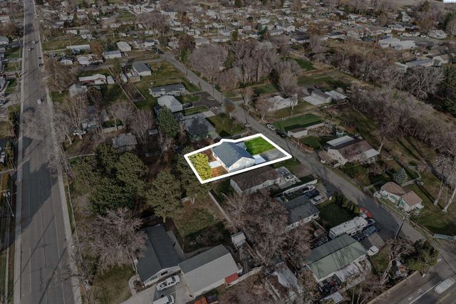 307 6th St, Benton City, WA 99320