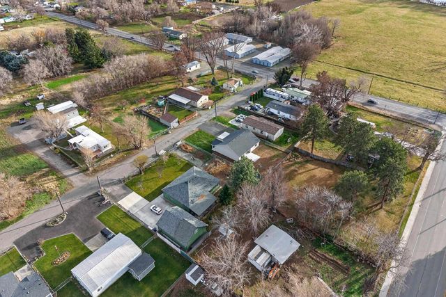 307 6th St, Benton City, WA 99320