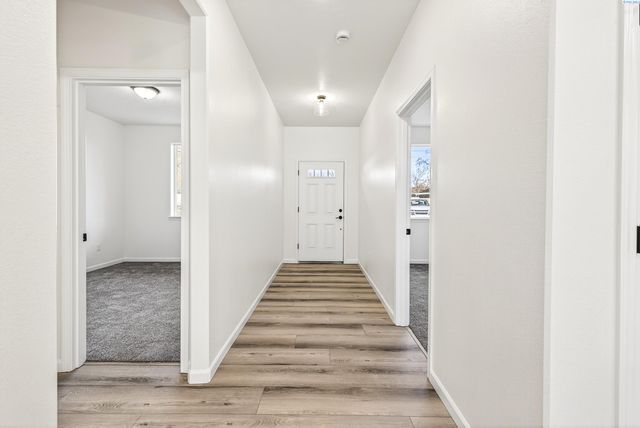 307 6th St, Benton City, WA 99320