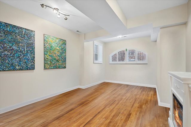 840 E 52nd Street 1E, Chicago, IL 60615