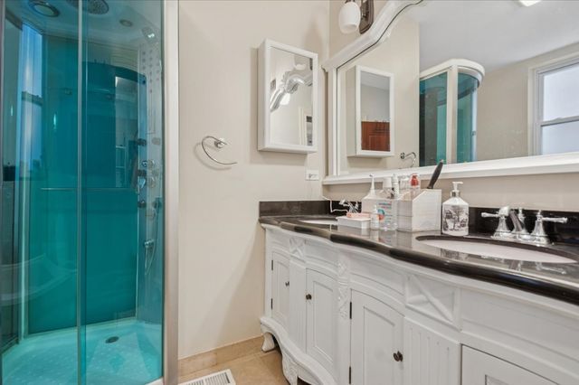 840 E 52nd Street 1E, Chicago, IL 60615