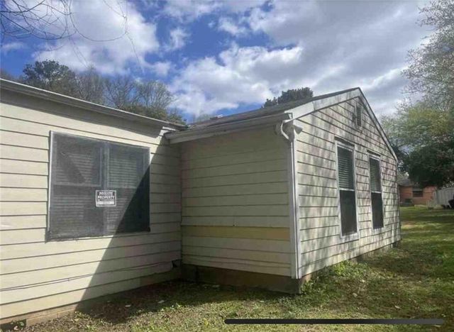 2608 Santa Barbara NW Drive, Atlanta, GA 30318