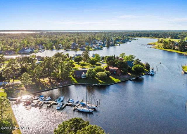 1108 Crows Nest Court, New Bern, NC 28560