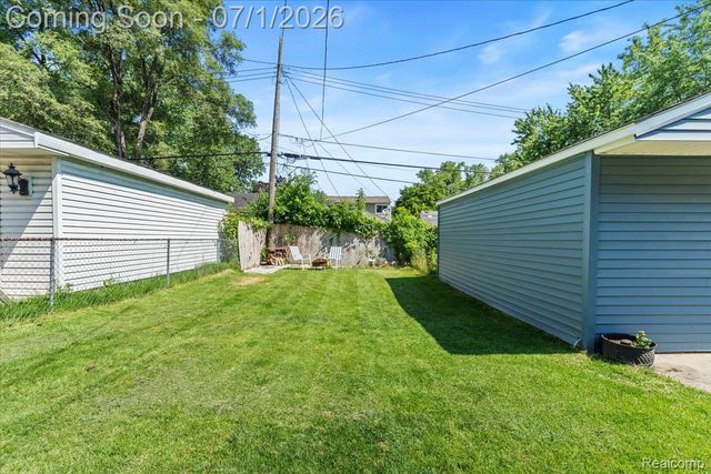 136 Mapledale Avenue, Hazel Park, MI 48030