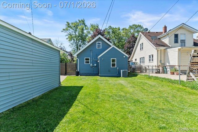136 Mapledale Avenue, Hazel Park, MI 48030