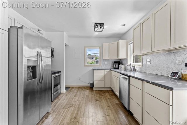 136 Mapledale Avenue, Hazel Park, MI 48030