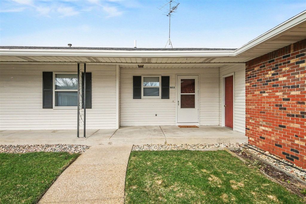 1853 Elizabeth Lane, Jenison, MI 49428