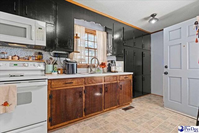 1442 E Siesta Dr, Florence, SC 29505