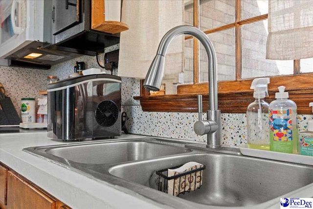 1442 E Siesta Dr, Florence, SC 29505