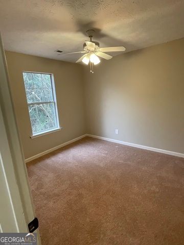 34 Canterbury Drive, Grantville, GA 30220