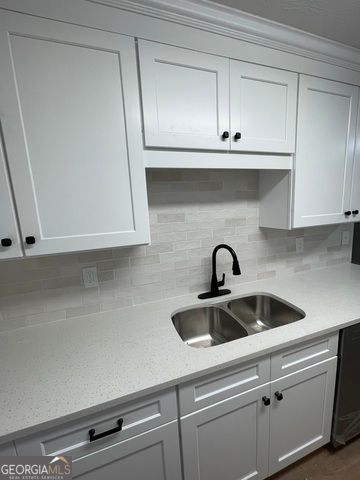 34 Canterbury Drive, Grantville, GA 30220