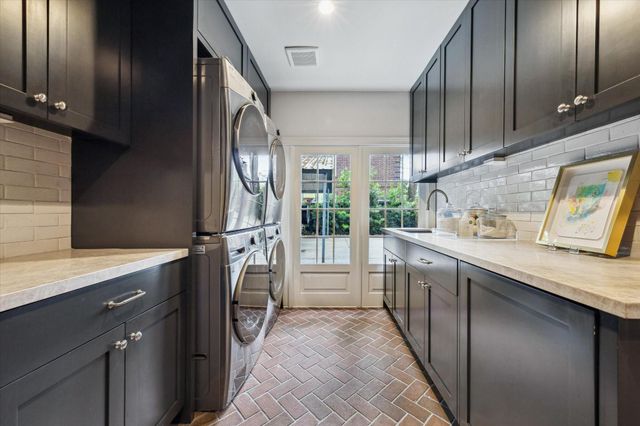 3 Remington Lane, Houston, TX 77005