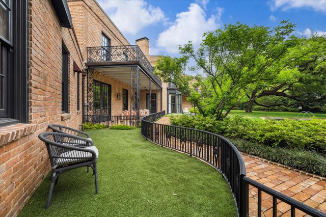 3 Remington Lane, Houston, TX 77005