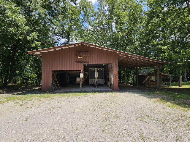 294 Lakeside Dr, Carthage, TN 37030
