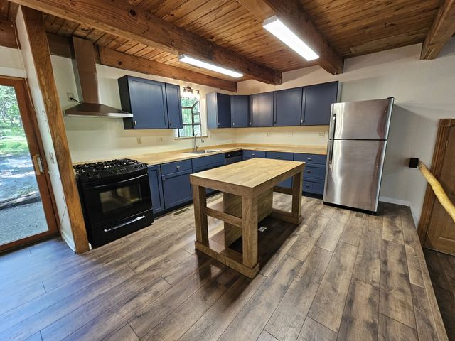 294 Lakeside Dr, Carthage, TN 37030