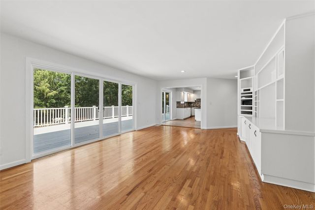 12 N Ridge Road, Setauket, NY 11733