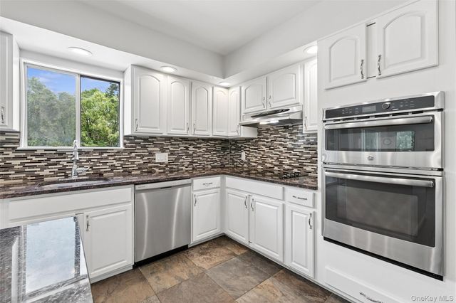 12 N Ridge Road, Setauket, NY 11733