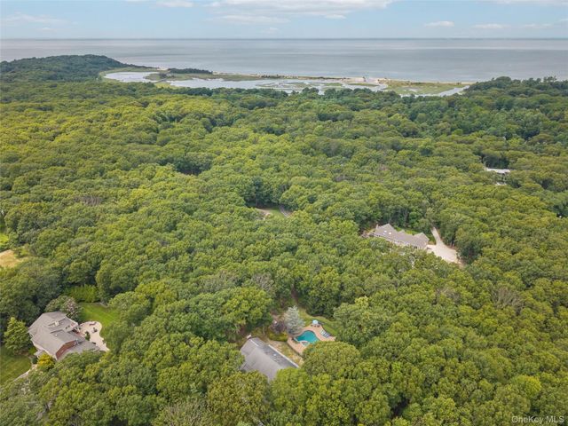 12 N Ridge Road, Setauket, NY 11733