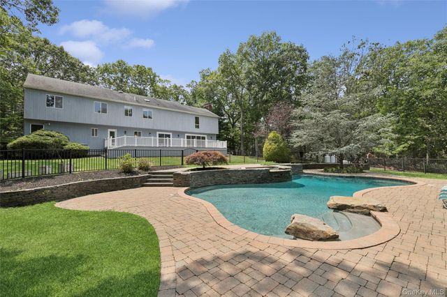 12 N Ridge Road, Setauket, NY 11733