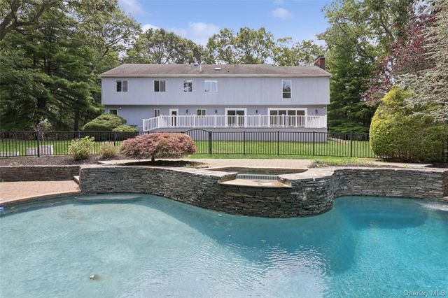 12 N Ridge Road, Setauket, NY 11733