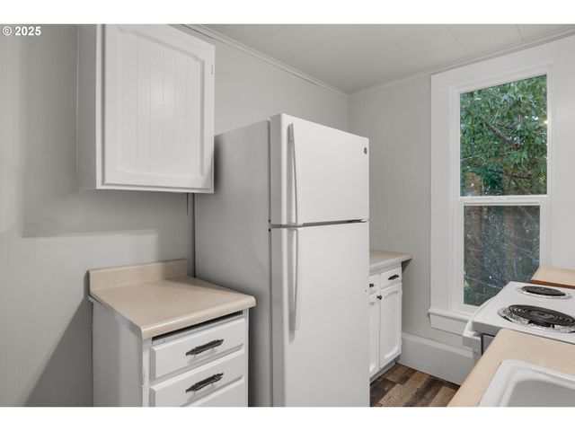 256 4TH St, Astoria, OR 97103