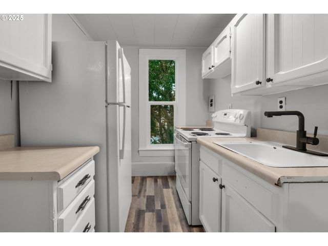 256 4TH St, Astoria, OR 97103