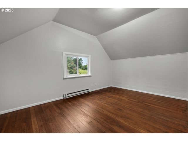 256 4TH St, Astoria, OR 97103