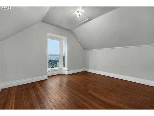 256 4TH St, Astoria, OR 97103