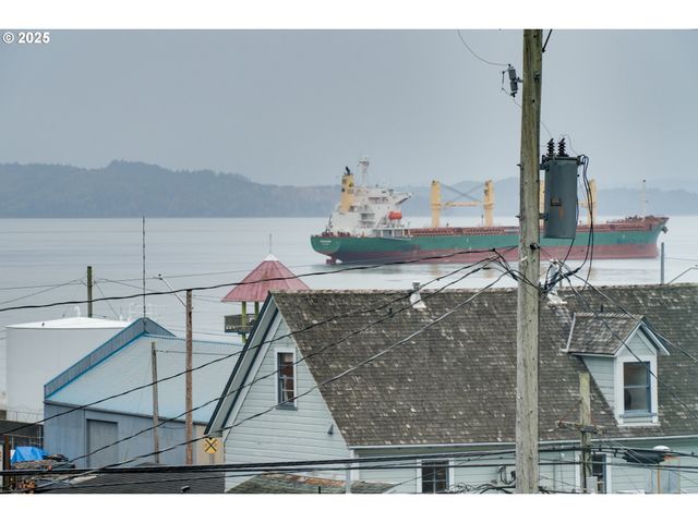 256 4TH St, Astoria, OR 97103