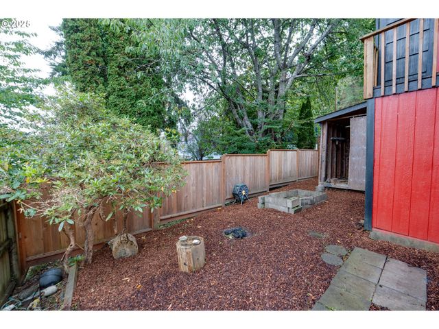 256 4TH St, Astoria, OR 97103