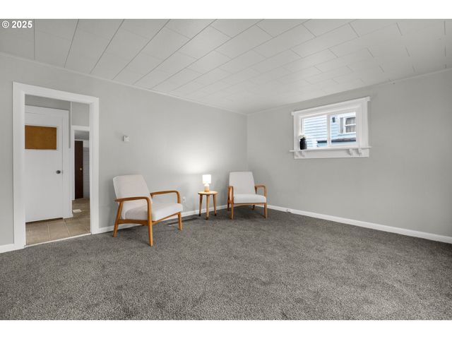 256 4TH St, Astoria, OR 97103