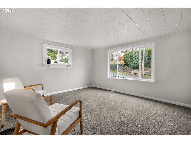 256 4TH St, Astoria, OR 97103