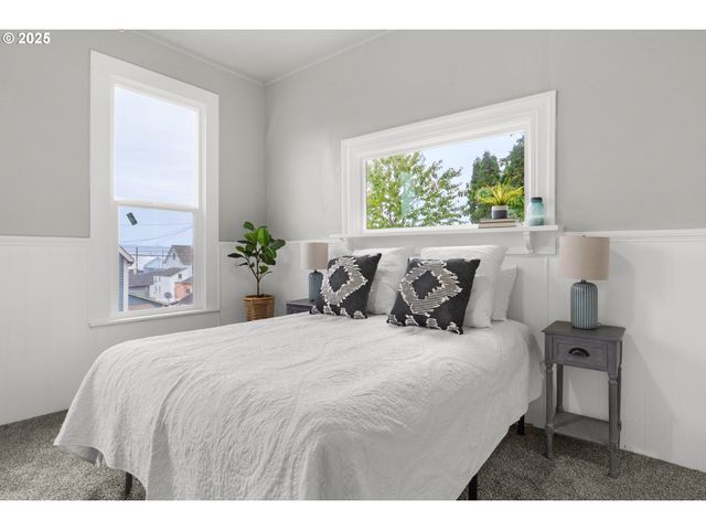 256 4TH St, Astoria, OR 97103