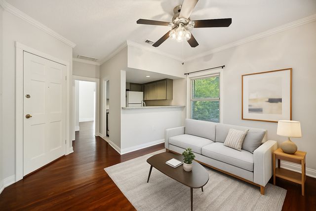 210 S Rosemont Avenue, Dallas, TX 75208