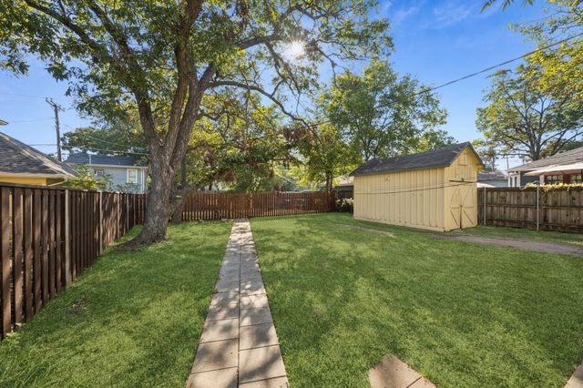 210 S Rosemont Avenue, Dallas, TX 75208