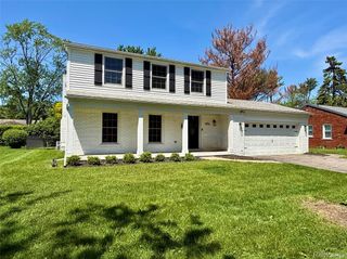 16956 Lauderdale Avenue, Beverly Hills Village, MI 48025