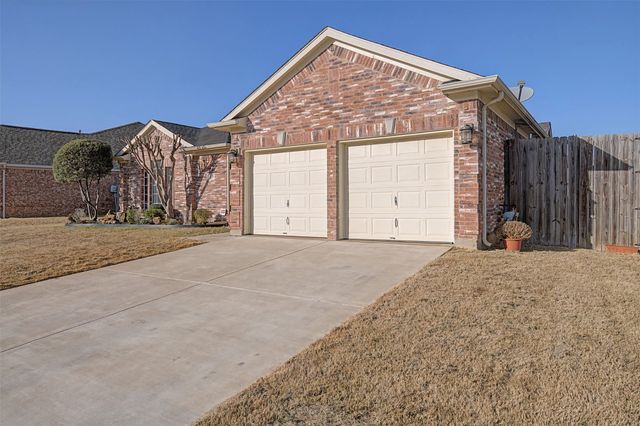 1109 Pierce Arrow Drive, Arlington, TX 76001