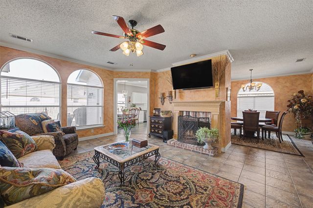 1109 Pierce Arrow Drive, Arlington, TX 76001