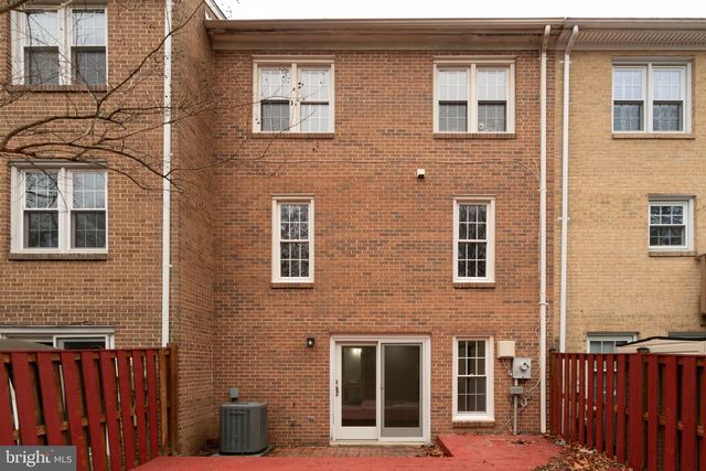 8219 DOCTOR CRAIK CT, Alexandria, VA 22306