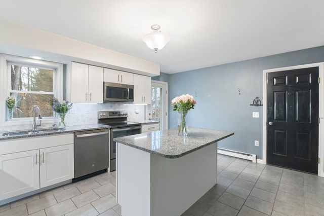 115 Country Hill, Brattleboro, VT 05301