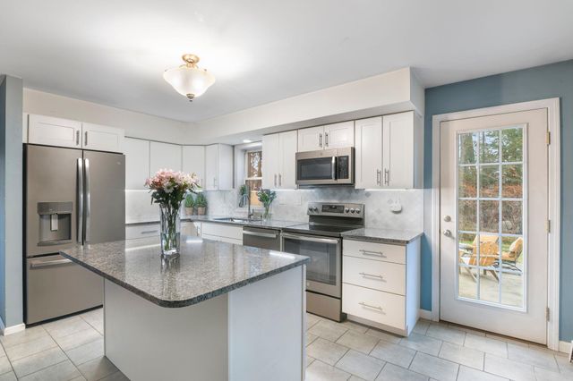 115 Country Hill, Brattleboro, VT 05301