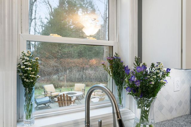 115 Country Hill, Brattleboro, VT 05301